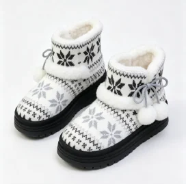 White jacquard winter boots