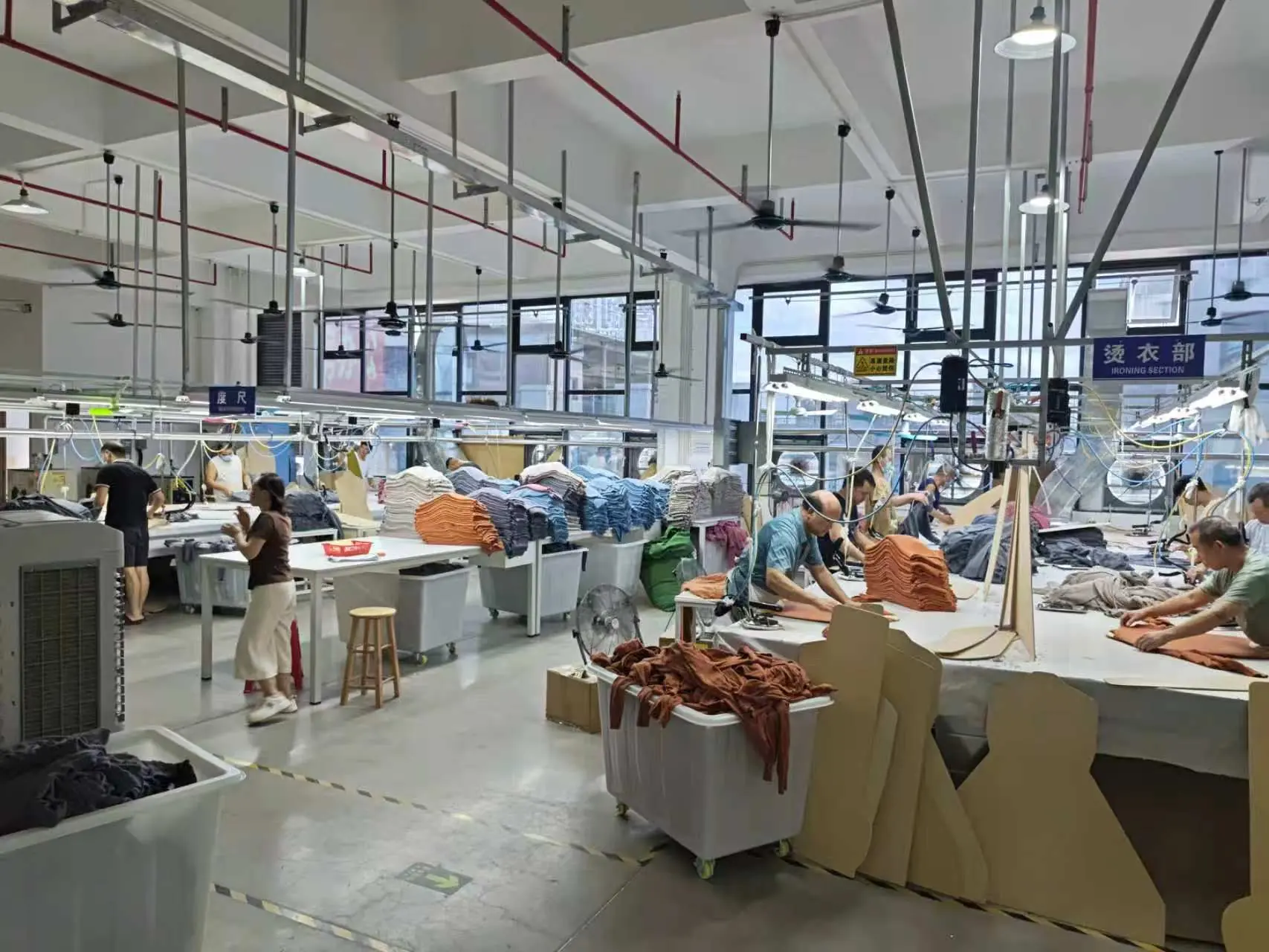 Knitwear finishing and inspection workshop